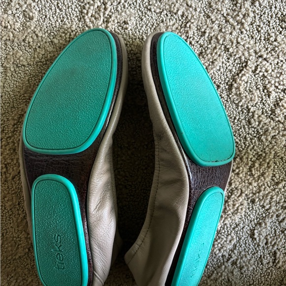 Tieks by Gavrieli Classic Ballet Foldable Flats‎ in Taupe/Beige - Picture 2 of 5